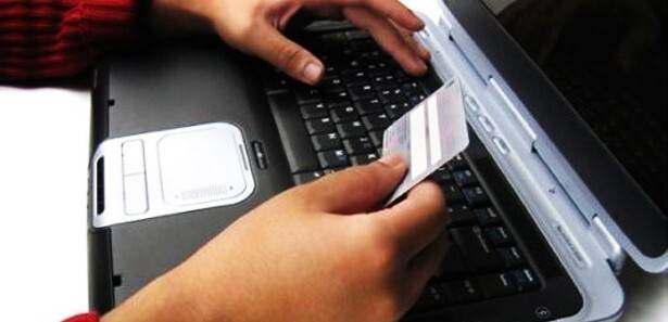 Cep telefonu yerine oto teybi gönderince