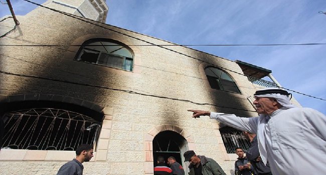 Yahudi Yerleşimcileri Ramallah'ta Camiyi Yakması