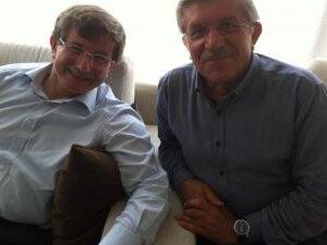 Başbakan Davutoğlu ile Alaettin Ekizer’in benzerlikleri