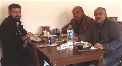 Öz Saraylı Halı Ahmet Uçar konukları ile Kandil Etliekmek Evi'nde