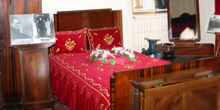 Atatürk'ün Kaldığı Odayı Görünce Heyecanlandı