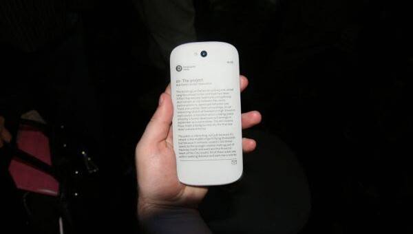 Çift Ekranlı Akıllı Telefon 2 Aralık'ta Satışta