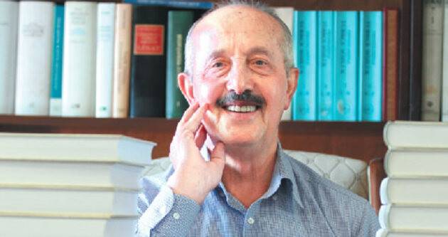 Bilgisayar bile kullanmadan sözlük yazdı