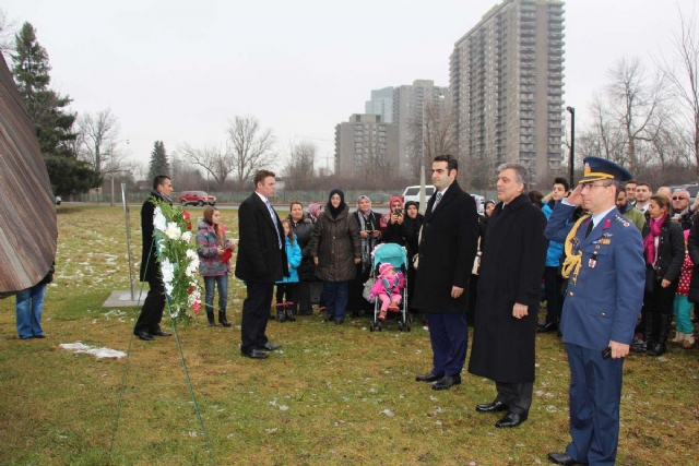 Abdullah Gül, Kanada'da Şehit Diplomatlar Anıtı'nı Ziyaret Etti