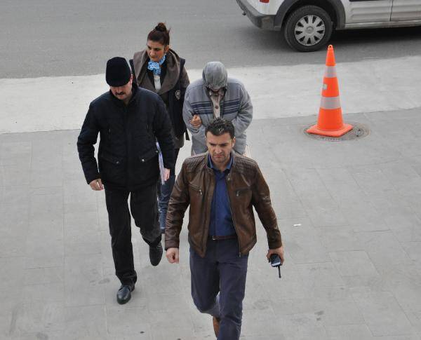 Bebeğini Çöp Konteynerine Atan Anne Yakalandı