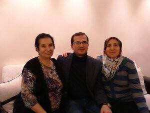 Fatih Örnek ablası ile öğretmenin evinde