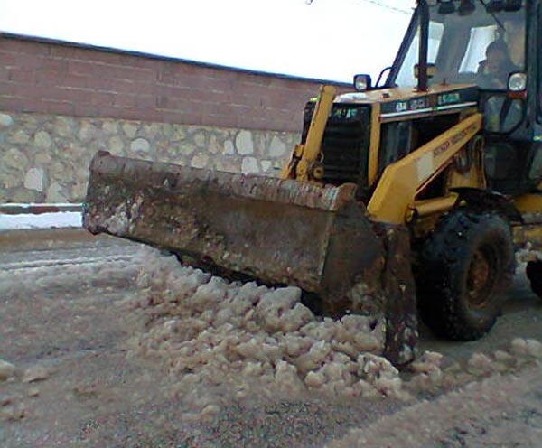 Cihanbeyli'de kar temizleme çalışmaları