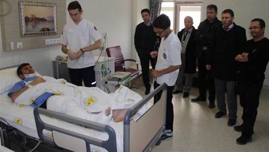 Öğrenciler öğretmeni döverek bacağını kırdılar