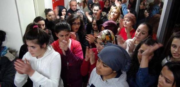 Öğrenciler kapatılacak yurdu boşaltmadı
