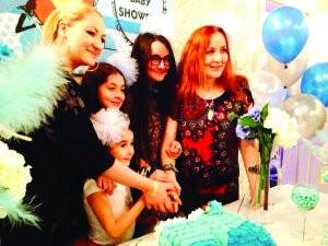 Özden Gönüllü’den Arkadaşına Sürpriz Baby Shower Partisi