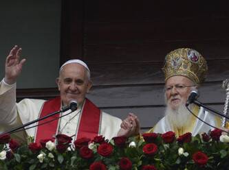 Papa ve Patrik'ten ortak selam