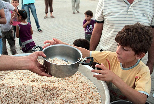 BM Suriyeli mültecilere gıda yardımını durdurdu