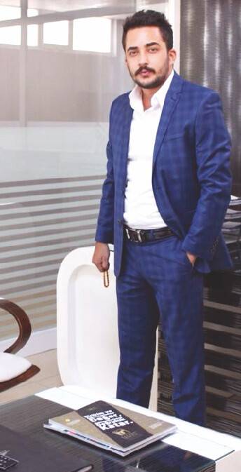 Baha  Tuzer,  Düğmeye  Basmış