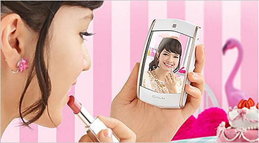 Selfie kameralarının en yeni üyesi Casio