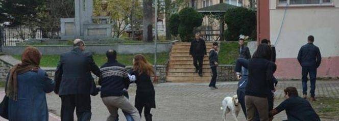 Öğretmen 3 Öğrenci Tarafından Dövüldü