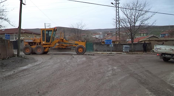 Cihanbeyli’de mahalle yolları asfaltlanıyor