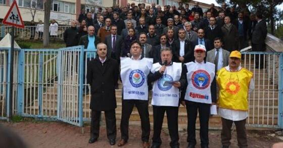 3 lise öğrencisi öğretmenini dövdü: Sendikalar ayaklandı!