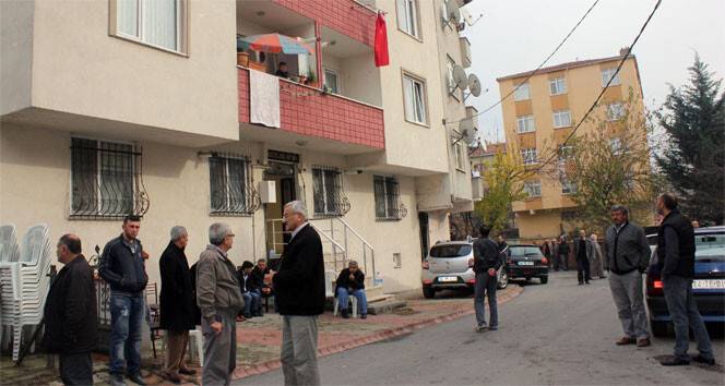 Cinnet getiren askerin baba ocağına ateş düştü