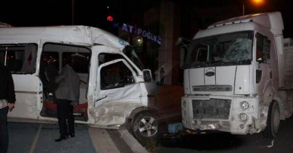 Feci Trafik Kazası : 17 Yaralı