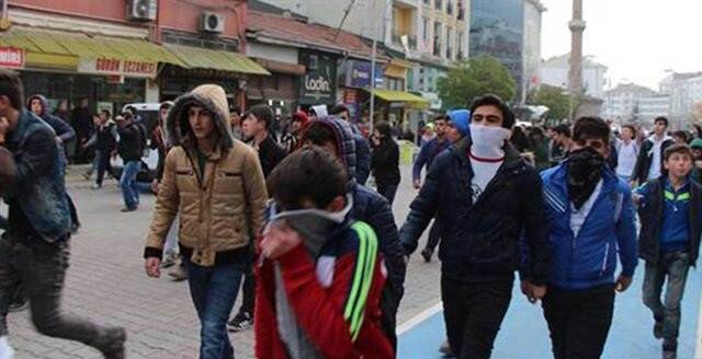 300 liseliyi polis durdurdu
