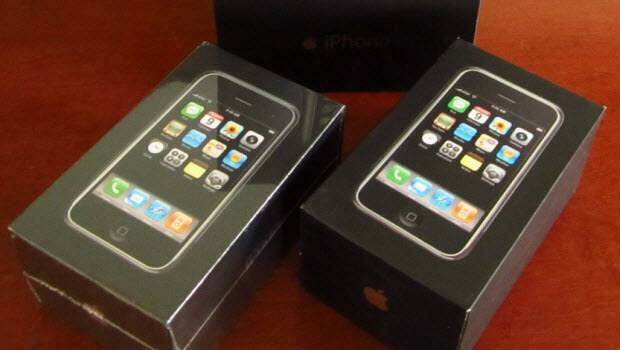 İlk nesil iki iPhone 50 bin TL'ye satıldı