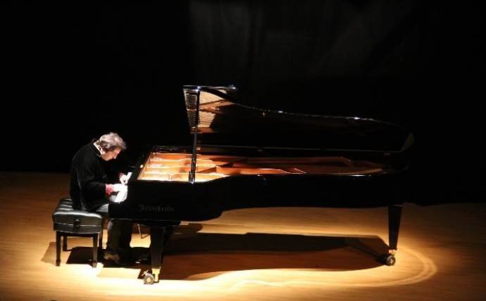 Fazıl Say anne hasretini konserde giderdi