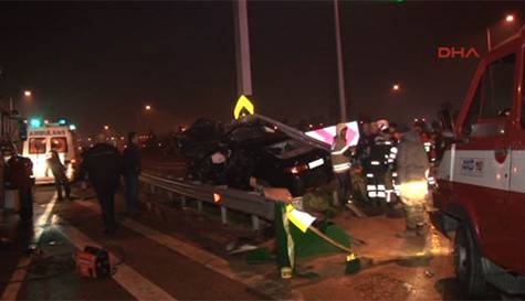 İzmir'de Trafik Kazası: 2 Ölü