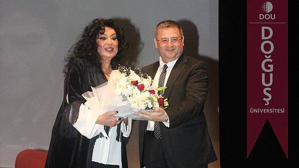 Selvi Boylum Al Yazmalım sergisi açıldı