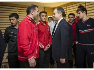 Bakan Kılıç, Eryaman Tohm'daki Sporcuları Ziyaret Etti