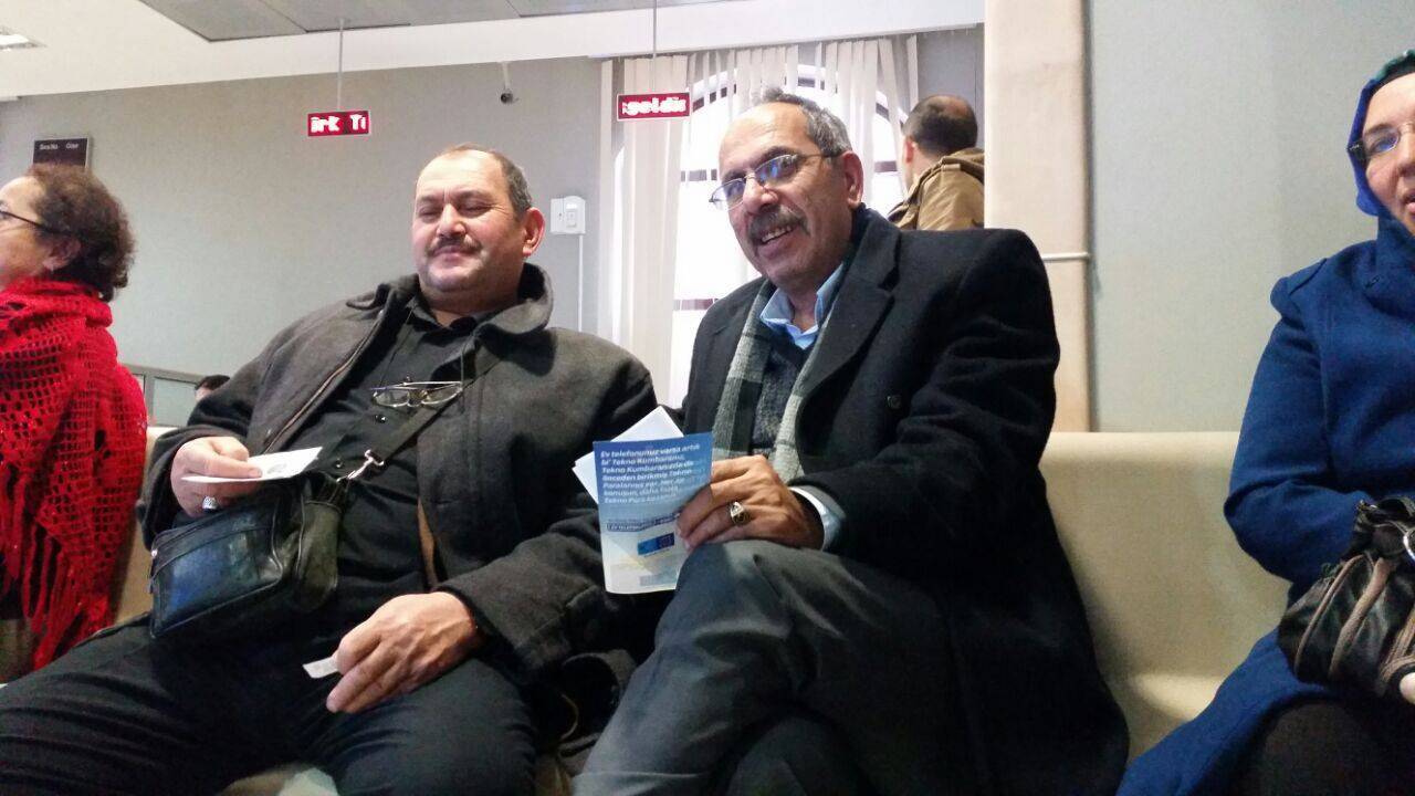 Cemal Ünlü ile Aziz hoca sıra bekliyorlar