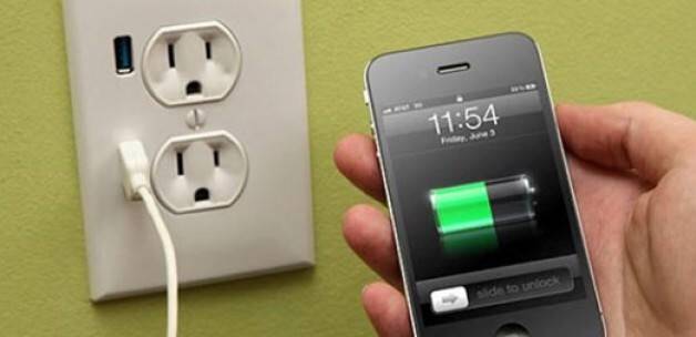 Telefonunu şarj etti işinden oldu