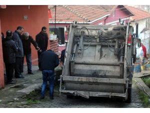 Zonguldak'ta Çöp Kamyonunun Çarptığı İşçi Öldü