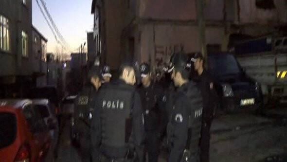 Esenler'de polis uyuşturucu baskınlarını sürdürüyor 13 gözaltı