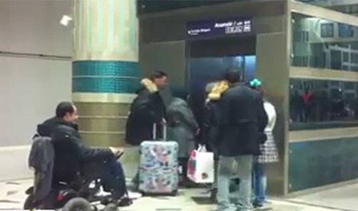 Yenikapı metrosunda engelliye 'duyarsız vatandaş' engeli