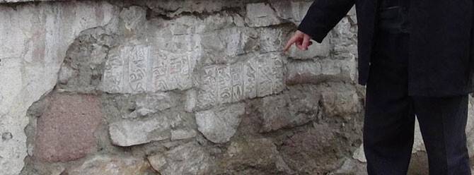 Duvarın sıvası dökülünce...