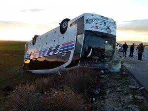 Eskişehir'de yolcu otobüsü devrildi: 1 ölü, 29 yaralı