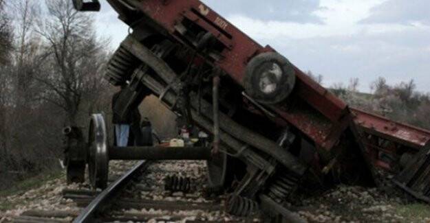 Kömür yüklü tren devrildi
