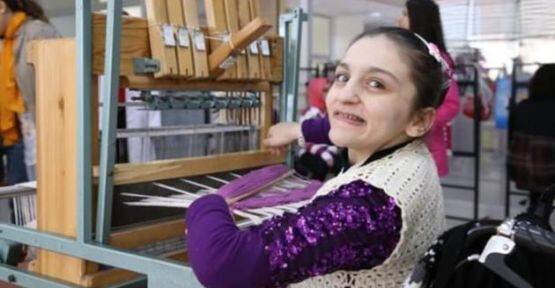 Esenler Belediyesi işitme engelliler için kurs açtı