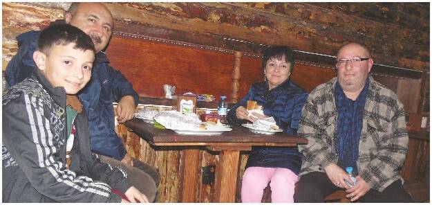 Şimşek Ailesi  Misafirini Ağırladı