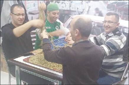 Halk  Etliekmek’te  Nefis Bamya  Mesaisi