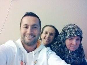 Tolga Tek anne ve anneannesi ile