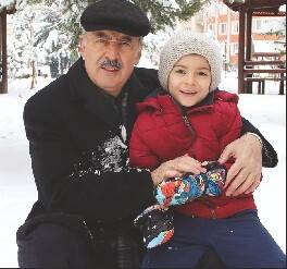 Dede-torun  Mehmet  Uzbaş’ların  Kar Hatırası