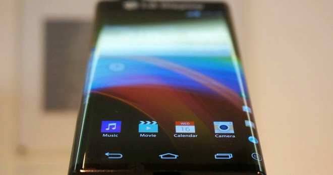 LG’den çift kenar kavisli telefon sürprizi