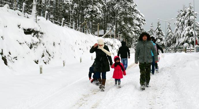 Öğrencilerin twitter'daki isyanı okulları tatil ettirdi