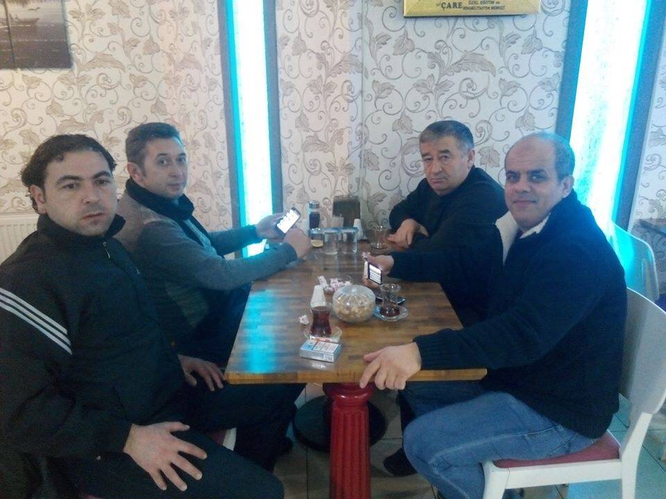 Özer Şengül Özkan, Güzel Altunsoy ve Osman Vasfi Dikilitaş çay molasında