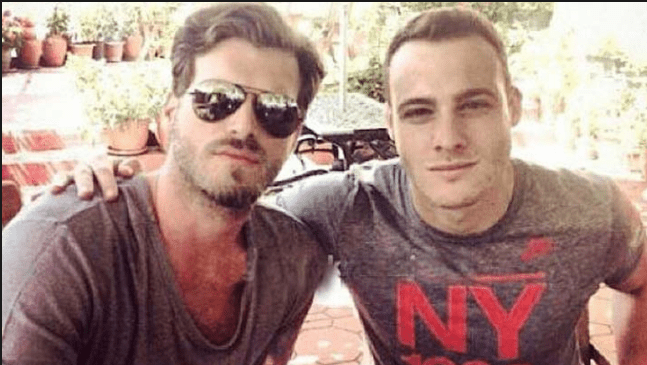 Kerem Bursin'den müthiş gövde gösterisi !