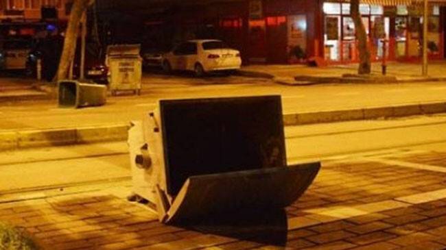 Şiddetli Lodos Ağaçları Devirdi
