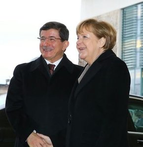 Davutoğlu ve Merkel'den ortak basın açıklaması