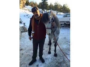 İbrahim Arzuman’ın kar ve at keyfi
