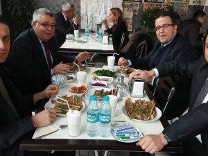 Murat Pekmezci ve mesai arkadaşları Recai keyfinde